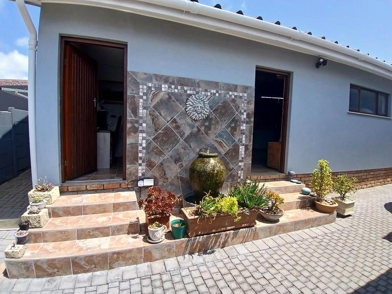 4 Bedroom Property for Sale in Stilbaai Wes Western Cape